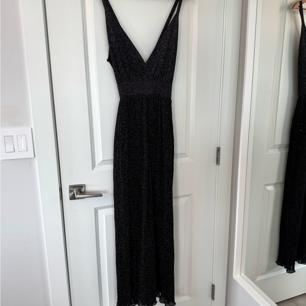 Zara Black Sleeveless V-Neck Cocktail Gown
